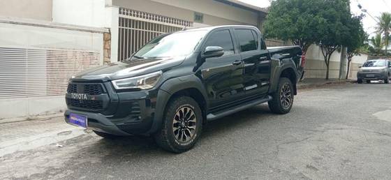 TOYOTA HILUX 2.8 D-4D TURBO DIESEL CD GR-S 4X4 AUTOMÁTICO